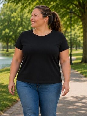 St. John's Bay Black Short Sleeve Crewneck Tee